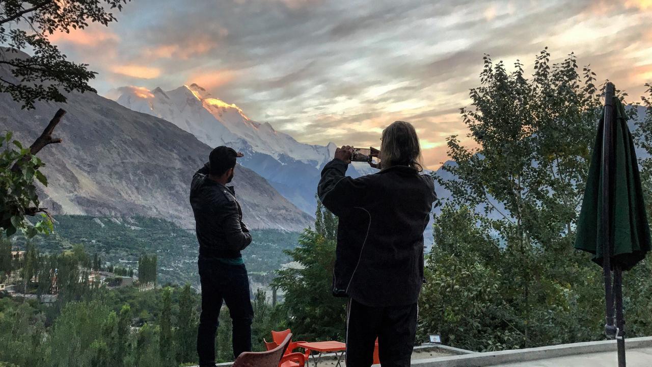 Baltit Heritage Inn Karimabad  Bagian luar foto